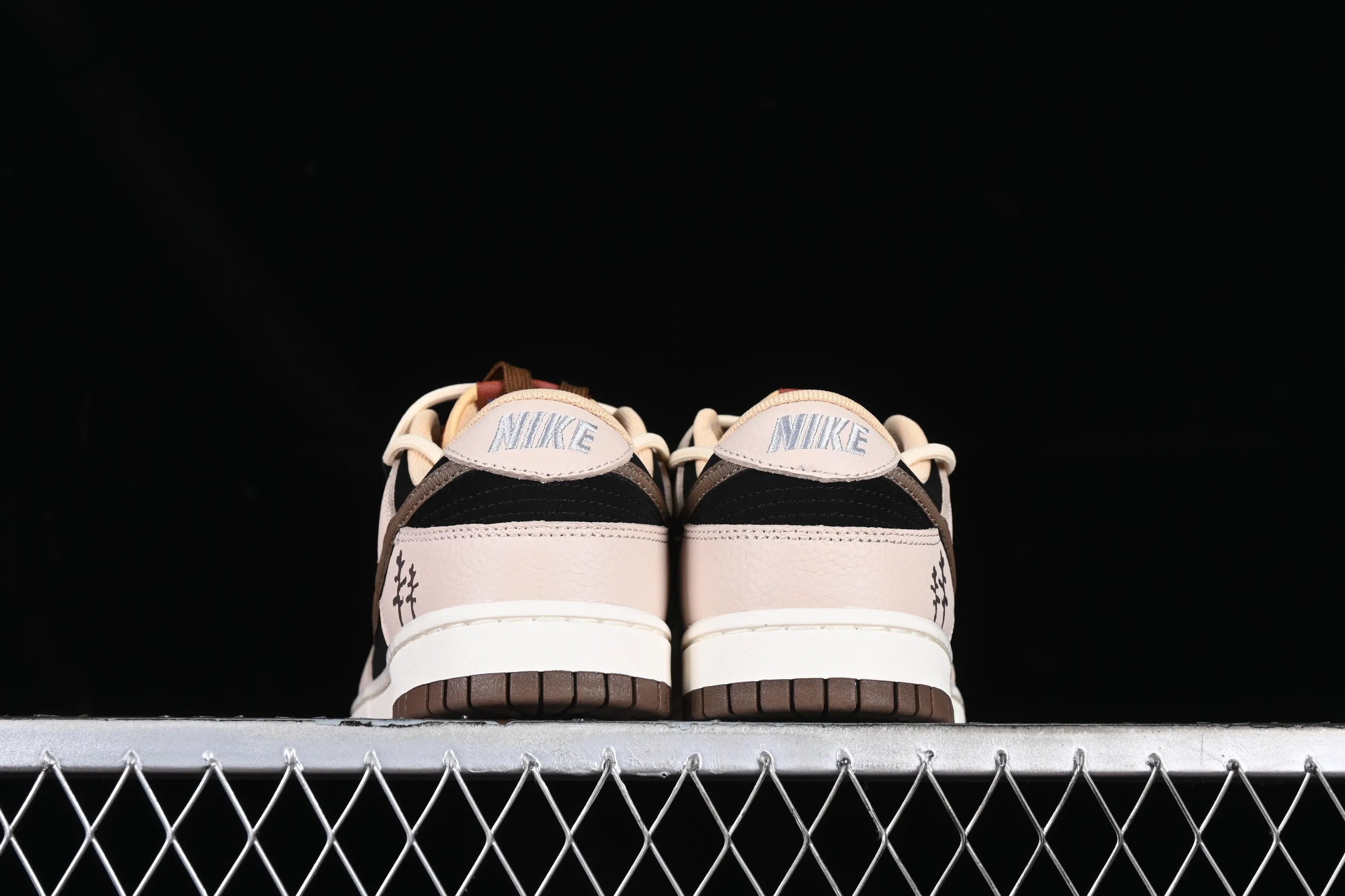 All Categories Nk SB Dunk Series Nk SB Dunk Low Low-top sneakers Nk Dunk Low Panda Prank-street lines graffiti distressed SB strap low-top casual sneakers DR9704-200